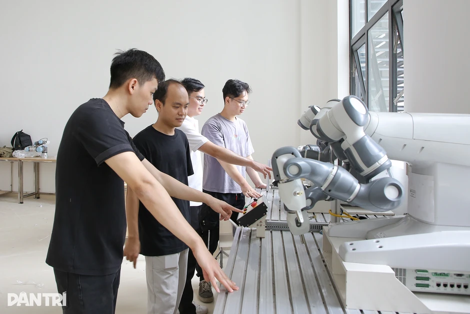 Đề xuất học viên thạc sĩ không được làm việc toàn thời gian nếu nhận học bổng Đề xuất học viên thạc sĩ không được làm việc toàn thời gian nếu nhận học bổng