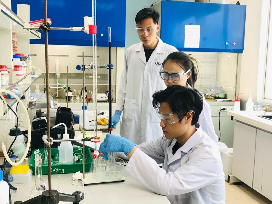 Đề xuất miễn học phí cho người học tiến sĩ chương trình trọng điểm quốc gia Đề xuất miễn học phí cho người học tiến sĩ chương trình trọng điểm quốc gia