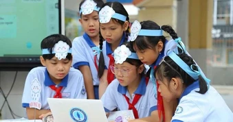 Đề xuất miễn phí toàn bộ sách giáo khoa cho học sinh ở TPHCM