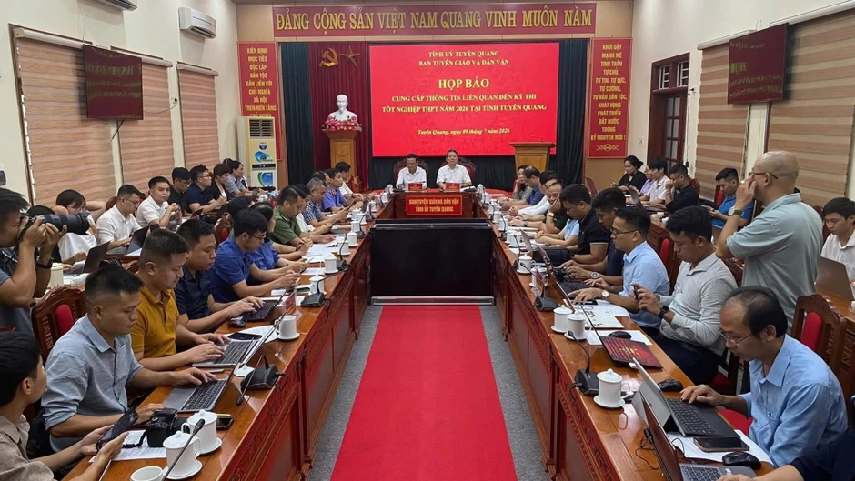 Đề xuất thi lại môn Toán tại trường THPT Chuyên Tuyên Quang Đề xuất thi lại môn Toán tại trường THPT Chuyên Tuyên Quang
