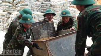 Đếm ngược 38 ngày dựng trường nơi biên giới