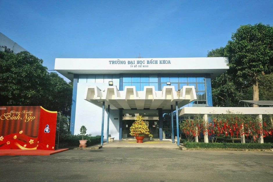 ĐH Bách Khoa TPHCM lên tiếng việc doanh nghiệp BĐS đề xuất di dời trường ra ngoại thành ĐH Bách Khoa TPHCM lên tiếng việc doanh nghiệp BĐS đề xuất di dời trường ra ngoại thành