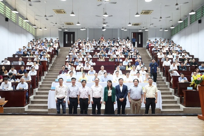 ĐHQG TPHCM đặt mục tiêu đưa đào tạo toán học vào top 100 ĐH thế giới ĐHQG TPHCM đặt mục tiêu đưa đào tạo toán học vào top 100 ĐH thế giới
