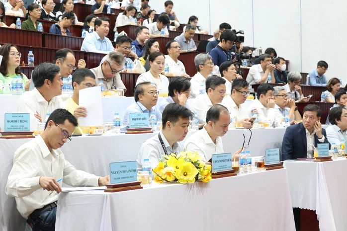 ĐHQG TPHCM đặt mục tiêu đưa đào tạo toán học vào top 100 ĐH thế giới ĐHQG TPHCM đặt mục tiêu đưa đào tạo toán học vào top 100 ĐH thế giới