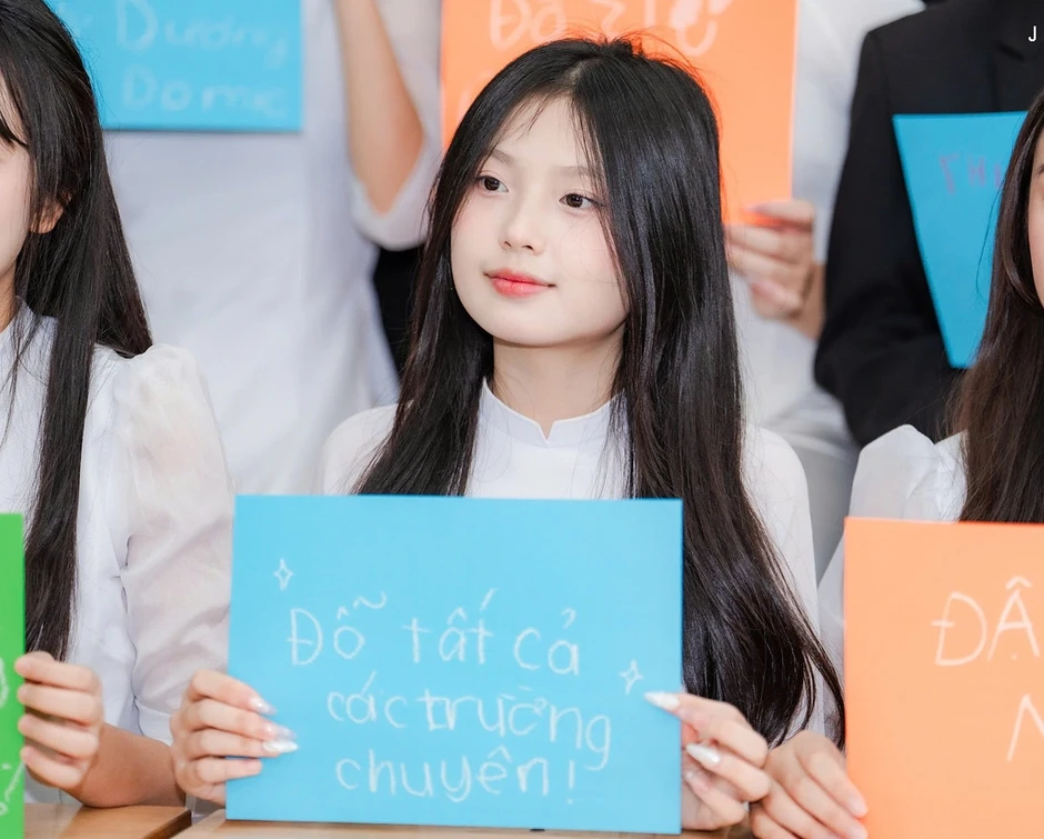 Đi ngược kỳ vọng của bố mẹ, nữ sinh thành thủ khoa tiếng Trung Đi ngược kỳ vọng của bố mẹ, nữ sinh thành thủ khoa tiếng Trung