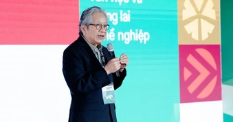 Dịch giả Trịnh Lữ: Cha mẹ không nên ép con cái học nhiều đến quên cả mình