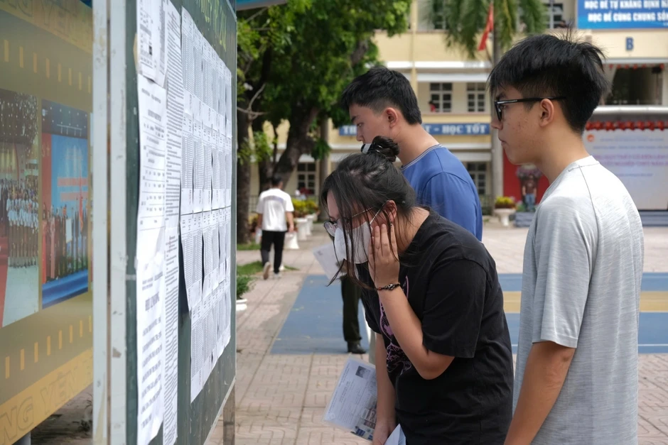Điểm chuẩn đại học 2026: Công nghệ, AI và kinh tế mũi nhọn đều sát ngưỡng 30 điểm Điểm chuẩn đại học 2026: Công nghệ, AI và kinh tế mũi nhọn đều sát ngưỡng 30 điểm
