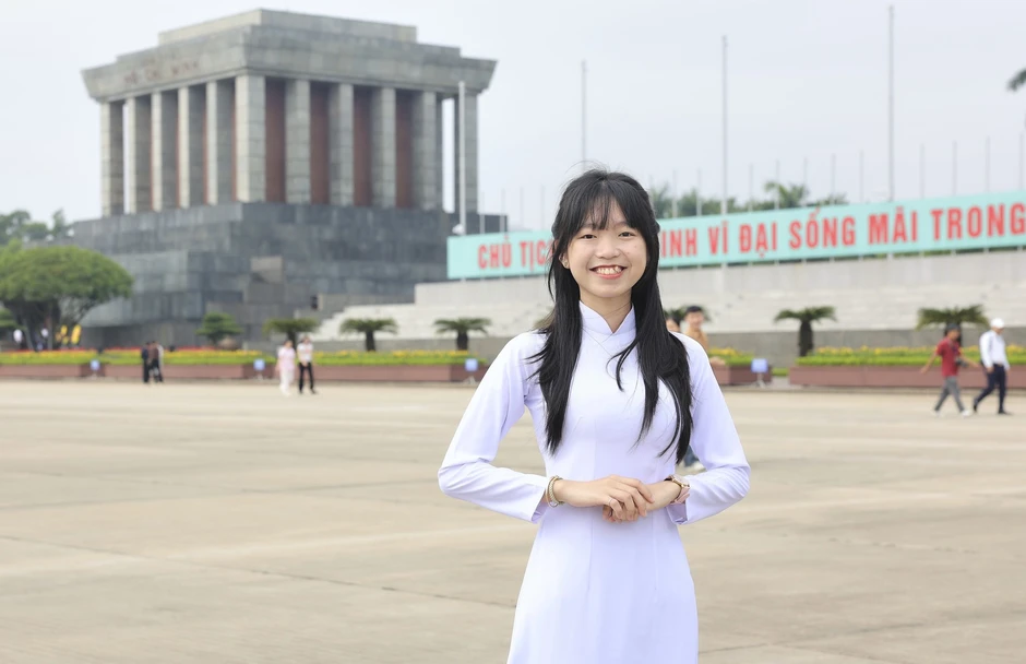 Điểm mặt loạt "con gái nhà người ta" đến phụ huynh cũng mê: Người là thủ khoa, người theo đuổi giấc mơ khoa học Điểm mặt loạt "con gái nhà người ta" đến phụ huynh cũng mê: Người là thủ khoa, người theo đuổi giấc mơ khoa học
