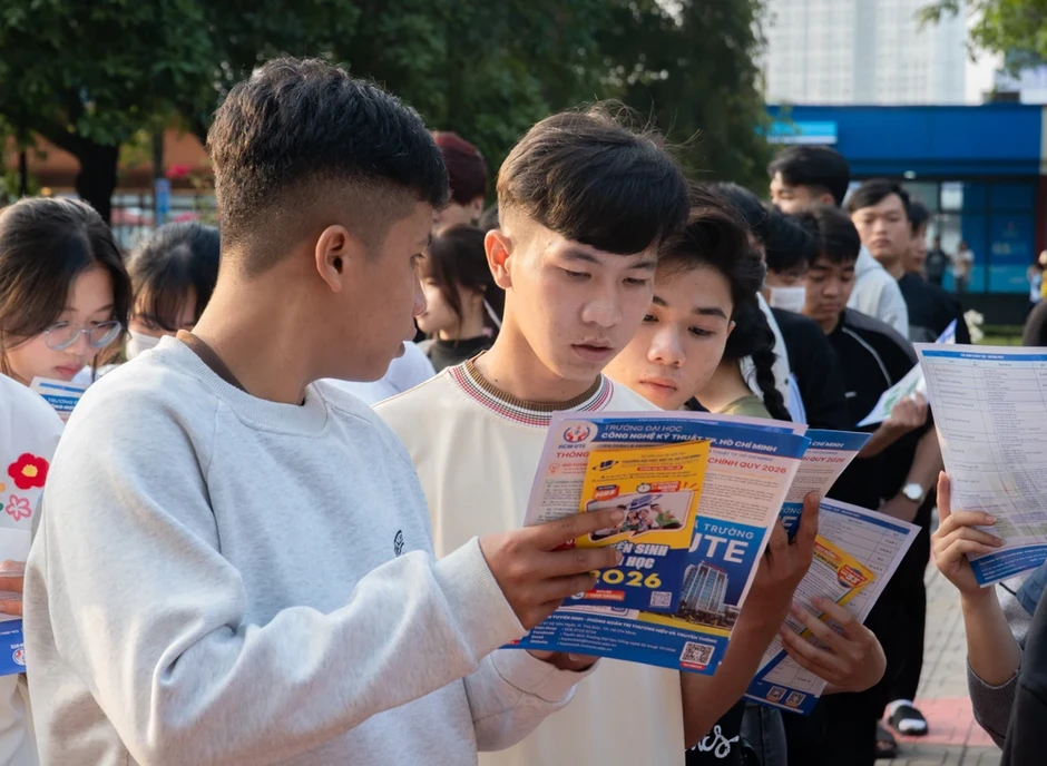 Điểm thi tốt nghiệp THPT 2026 được dùng xét tuyển vào đại học thế nào? Điểm thi tốt nghiệp THPT 2026 được dùng xét tuyển vào đại học thế nào?