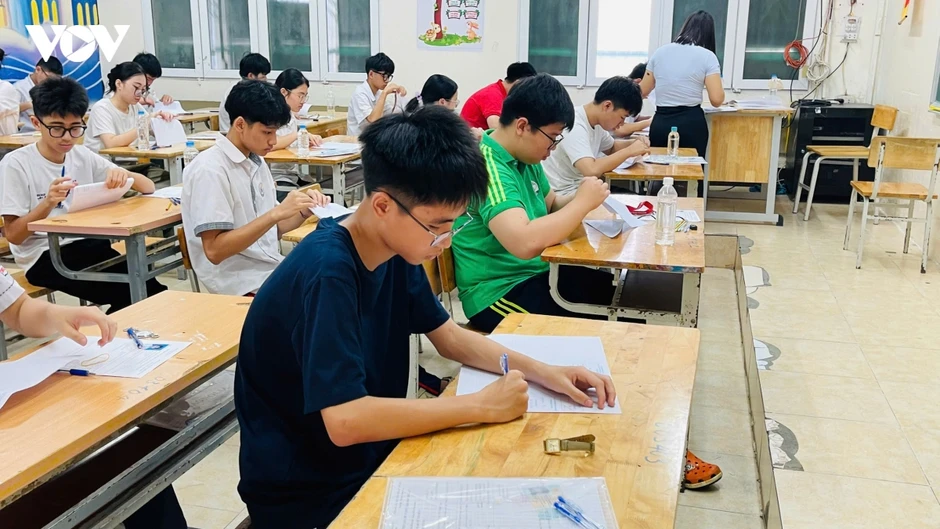Điểm thi vào lớp 10 không như mong đợi: Học sinh cần nhất là vòng tay gia đình Điểm thi vào lớp 10 không như mong đợi: Học sinh cần nhất là vòng tay gia đình