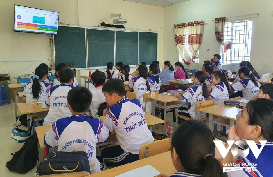 Điểm tiếng Anh dưới trung bình và thách thức với mục tiêu ngôn ngữ thứ hai Điểm tiếng Anh dưới trung bình và thách thức với mục tiêu ngôn ngữ thứ hai