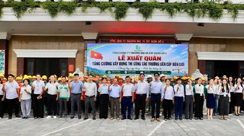 Điện Biên: 150 kỹ sư, công nhân chung sức xây dựng Trường nội trú liên cấp Nà Bủng Điện Biên: 150 kỹ sư, công nhân chung sức xây dựng Trường nội trú liên cấp Nà Bủng