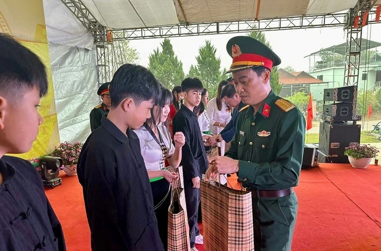 Điện Biên khởi công xây dựng 5 trường nội trú liên cấp tại biên giới Điện Biên khởi công xây dựng 5 trường nội trú liên cấp tại biên giới