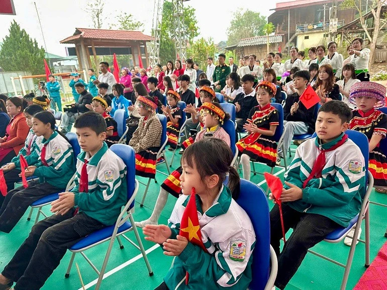 Điện Biên khởi công xây dựng 5 trường nội trú liên cấp tại biên giới Điện Biên khởi công xây dựng 5 trường nội trú liên cấp tại biên giới