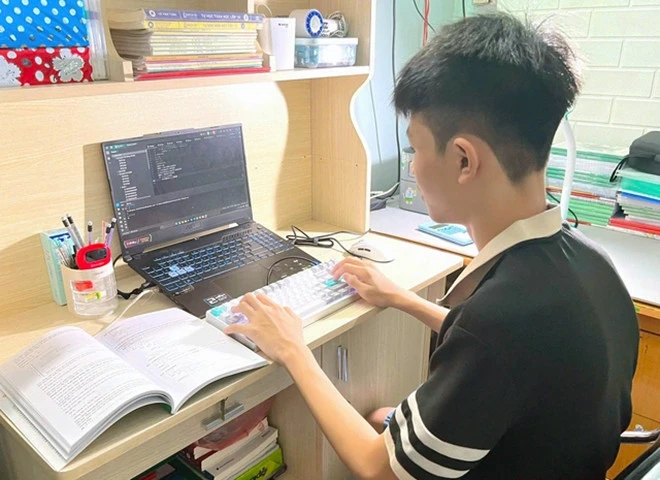 Điều đặc biệt ở nam sinh thủ khoa lớp 10 chỉ mất 30 phút làm bài thi chuyên Điều đặc biệt ở nam sinh thủ khoa lớp 10 chỉ mất 30 phút làm bài thi chuyên