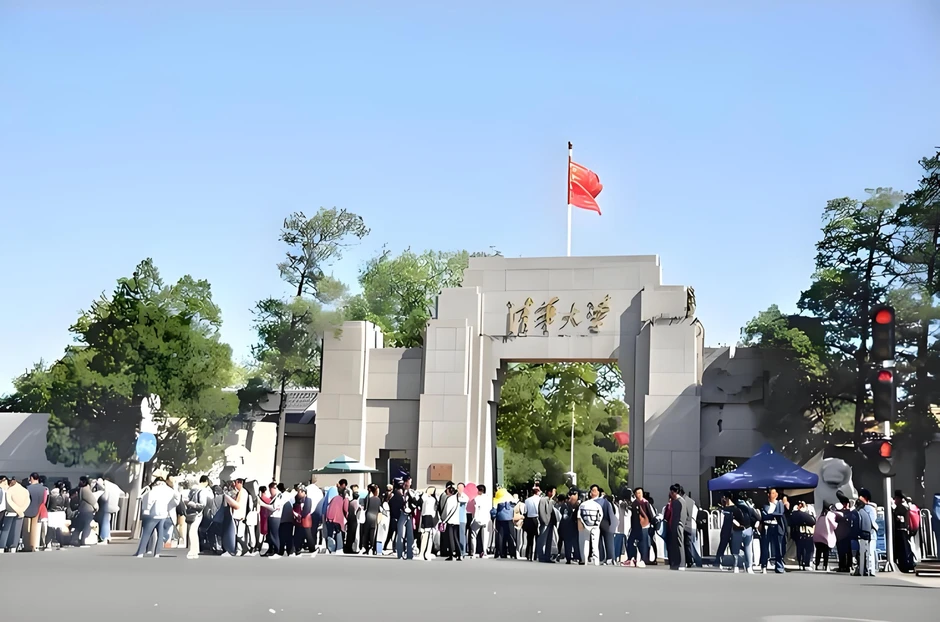 Điều ít ai biết về đường dây "lậu" đưa khách vào đại học top 1 châu Á: Vé vào cửa miễn phí bị đẩy giá ngang vé ca nhạc Điều ít ai biết về đường dây "lậu" đưa khách vào đại học top 1 châu Á: Vé vào cửa miễn phí bị đẩy giá ngang vé ca nhạc