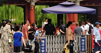 Điều ít ai biết về đường dây "lậu" đưa khách vào đại học top 1 châu Á: Vé vào cửa miễn phí bị đẩy giá ngang vé ca nhạc