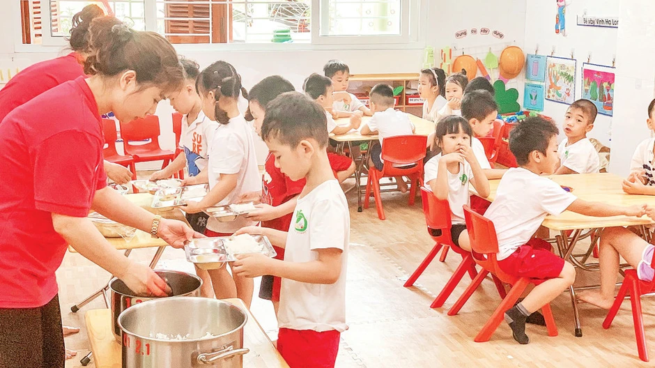 Dinh dưỡng học đường: Chìa khóa nâng cao thể lực và trí lực học sinh Dinh dưỡng học đường: Chìa khóa nâng cao thể lực và trí lực học sinh