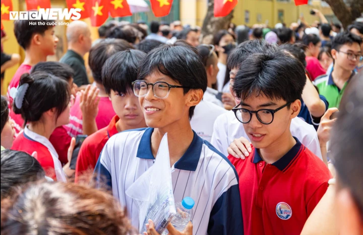 Đổ hàng chục triệu vào IELTS, học sinh, phụ huynh lo 'đổi luật' giữa chừng Đổ hàng chục triệu vào IELTS, học sinh, phụ huynh lo 'đổi luật' giữa chừng