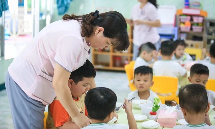Dở khóc dở cười trẻ lên lớp 1 phải quay lại lớp mẫu giáo lớn Dở khóc dở cười trẻ lên lớp 1 phải quay lại lớp mẫu giáo lớn
