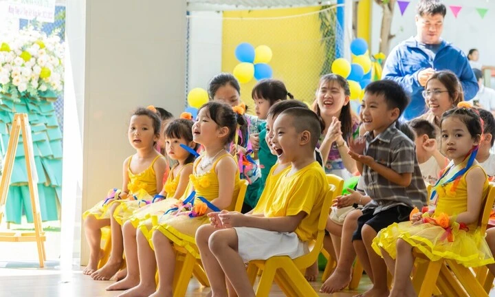 Dở khóc dở cười trẻ lên lớp 1 phải quay lại lớp mẫu giáo lớn Dở khóc dở cười trẻ lên lớp 1 phải quay lại lớp mẫu giáo lớn