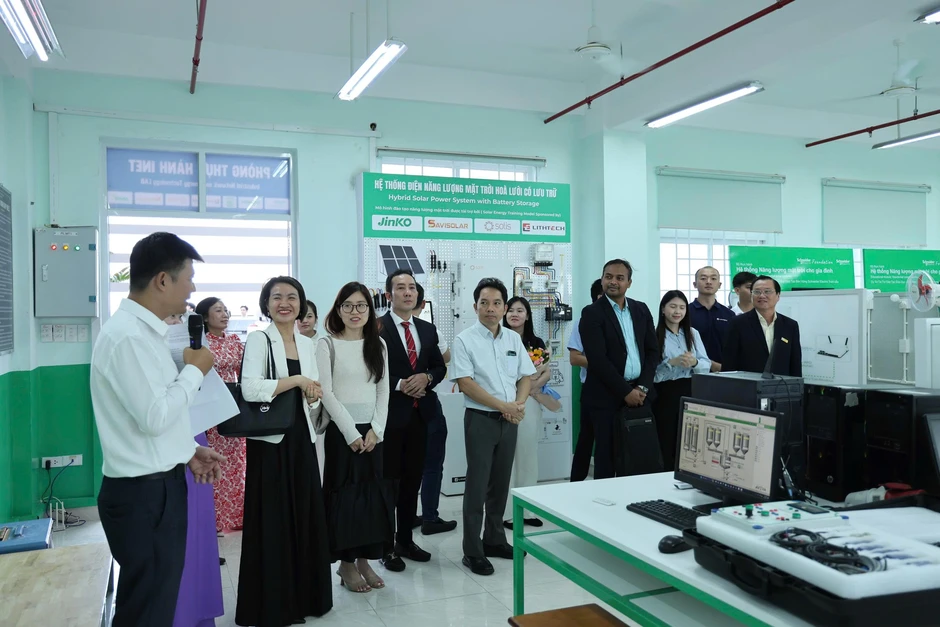 Doanh nghiệp đầu tư tiền tỉ đưa công nghệ 'chuẩn nhà máy' vào trường nghề Doanh nghiệp đầu tư tiền tỉ đưa công nghệ 'chuẩn nhà máy' vào trường nghề