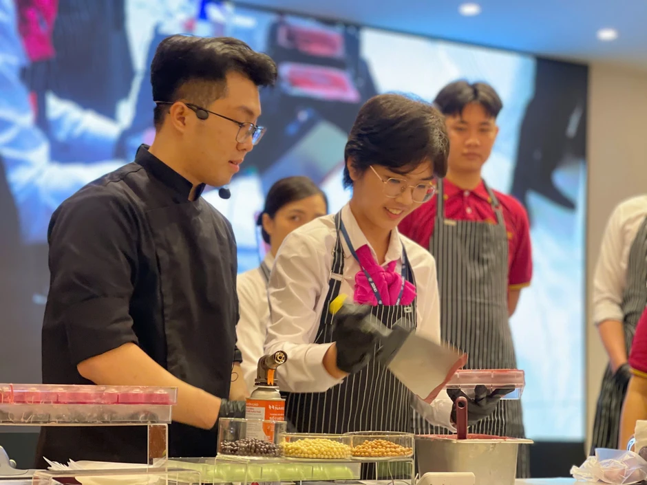 Doanh nghiệp đầu tư tiền tỷ đưa công nghệ 'chuẩn nhà máy' vào trường nghề Doanh nghiệp đầu tư tiền tỷ đưa công nghệ 'chuẩn nhà máy' vào trường nghề