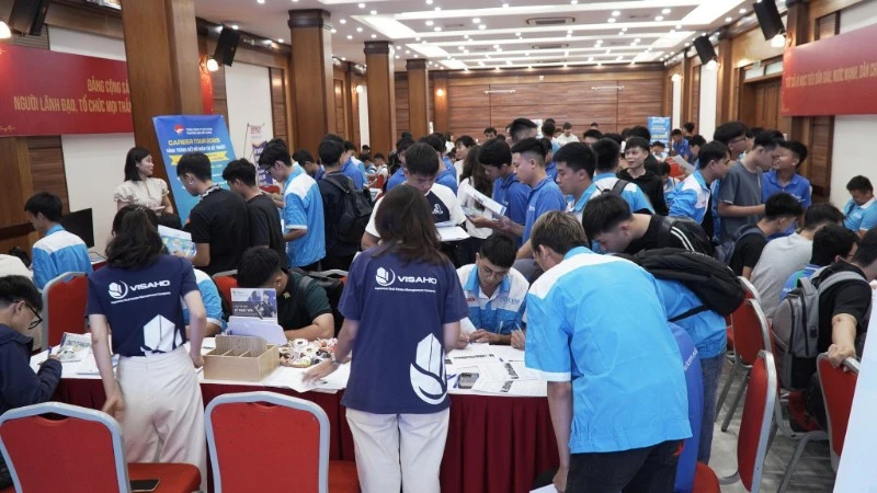 Doanh nghiệp "săn" nhân lực kỹ thuật tại Ngày hội việc làm Doanh nghiệp "săn" nhân lực kỹ thuật tại Ngày hội việc làm