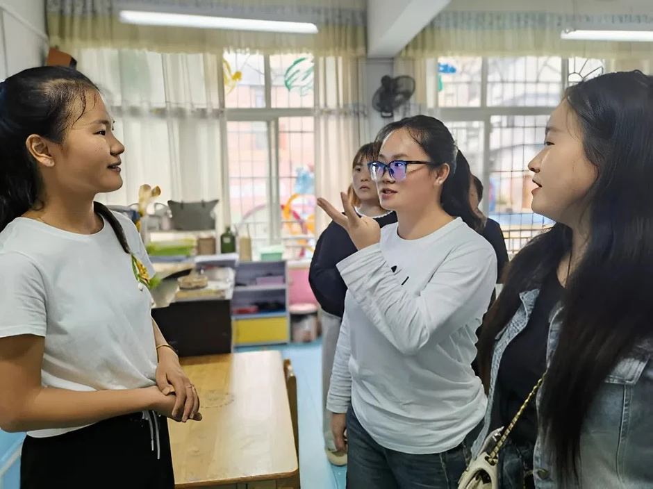 Đọc vụ Hội phụ huynh cãi nhau ầm ĩ 2 ngày nay mà tôi ngán ngẩm: Chuyện nhỏ như con kiến mà xử lý quá đỗi loằng ngoằng! Đọc vụ Hội phụ huynh cãi nhau ầm ĩ 2 ngày nay mà tôi ngán ngẩm: Chuyện nhỏ như con kiến mà xử lý quá đỗi loằng ngoằng!