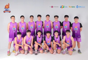 Đội nam THPT Gia Định tạo dáng tự tin tại Media Day - Báo TinVina