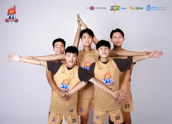 Đội nam THPT Nguyễn Khuyến hào hứng tại Media Day - Báo TinVina