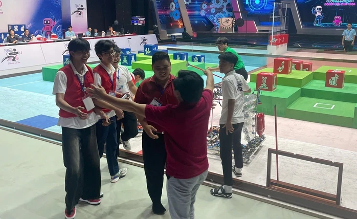 Đội thi từ một trường cao đẳng ở TPHCM lọt vào vòng chung kết Robocon Việt Nam 2026 Đội thi từ một trường cao đẳng ở TPHCM lọt vào vòng chung kết Robocon Việt Nam 2026