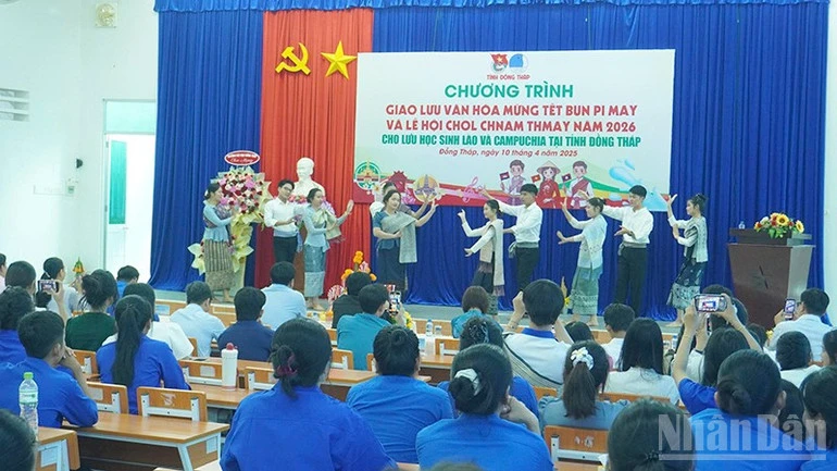 Đồng Tháp: Lưu học sinh giao lưu văn hóa mừng Tết Bun Pi May và Lễ hội Chol Chnam Thmay Đồng Tháp: Lưu học sinh giao lưu văn hóa mừng Tết Bun Pi May và Lễ hội Chol Chnam Thmay