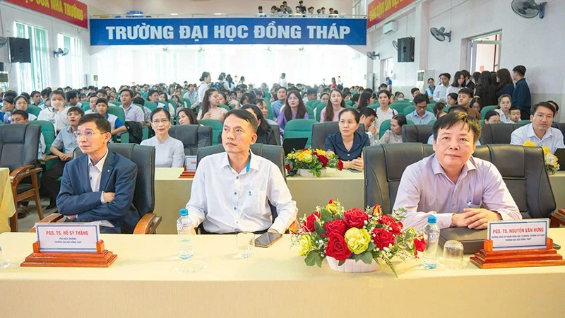 Đồng Tháp: Thúc đẩy nghiên cứu, giảng dạy và chuyển giao công nghệ trong bối cảnh mới Đồng Tháp: Thúc đẩy nghiên cứu, giảng dạy và chuyển giao công nghệ trong bối cảnh mới