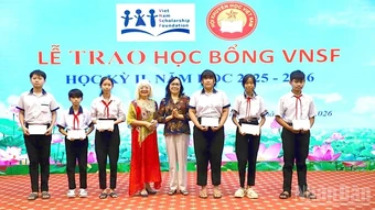Đồng Tháp: Trao học bổng tặng học sinh, sinh viên tại 3 xã, phường
