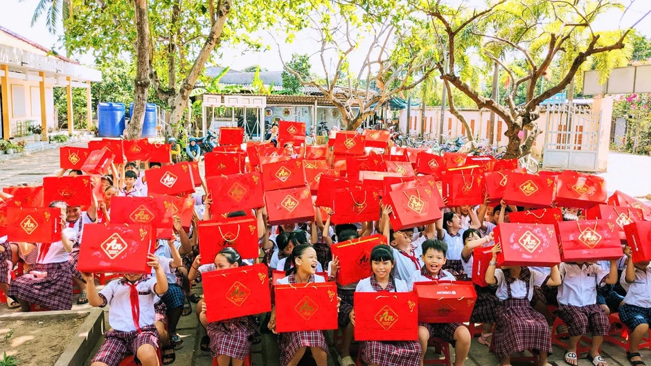 Dự án Nhà Vệ Sinh Học Đường năm thứ 4 - Orion Food Vina tiếp tục mang 'Tình' lan tỏa đến các tỉnh miền Tây Nam Bộ Dự án Nhà Vệ Sinh Học Đường năm thứ 4 - Orion Food Vina tiếp tục mang 'Tình' lan tỏa đến các tỉnh miền Tây Nam Bộ
