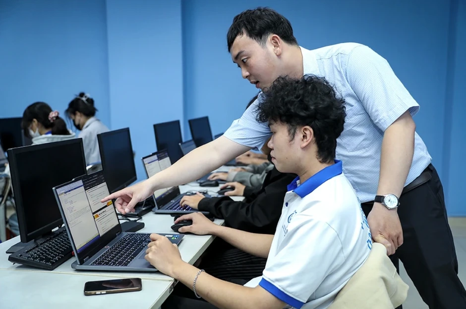 Dự kiến lương cơ sở tăng lên 2,53 triệu đồng, lương giảng viên thay đổi ra sao? Dự kiến lương cơ sở tăng lên 2,53 triệu đồng, lương giảng viên thay đổi ra sao?
