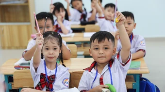Dự kiến Tiếng Anh thành môn bắt buộc với lớp 1 từ năm 2028