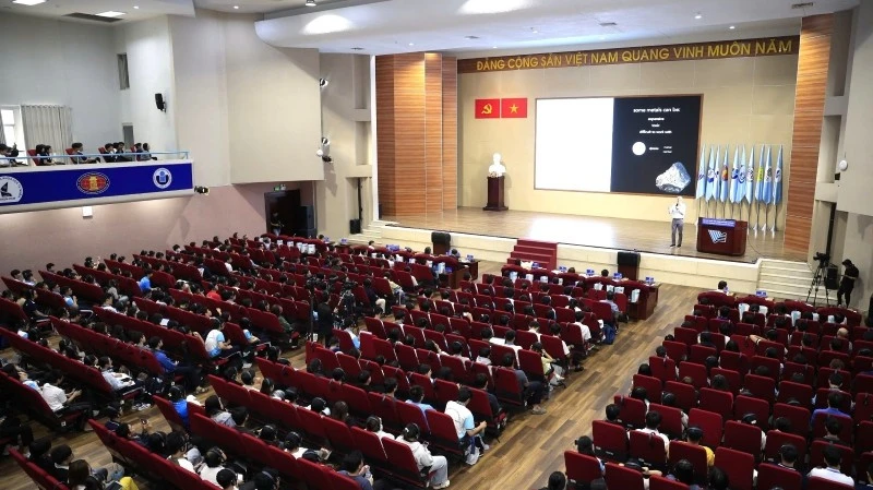 Đưa nghiên cứu hóa học từ phòng thí nghiệm đến ứng dụng Đưa nghiên cứu hóa học từ phòng thí nghiệm đến ứng dụng
