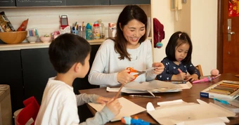 Đừng ép mình làm cha mẹ hoàn hảo, chỉ cần kiên trì 5 điều này con sẽ tự khắc ưu tú