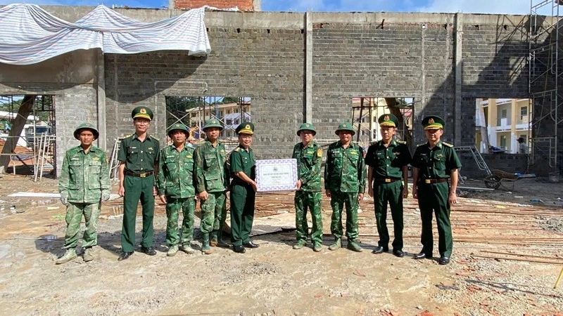 Dựng mái trường nơi biên cương Tổ quốc Dựng mái trường nơi biên cương Tổ quốc