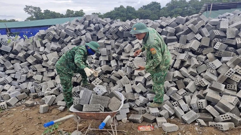 Dựng mái trường nơi biên cương Tổ quốc Dựng mái trường nơi biên cương Tổ quốc