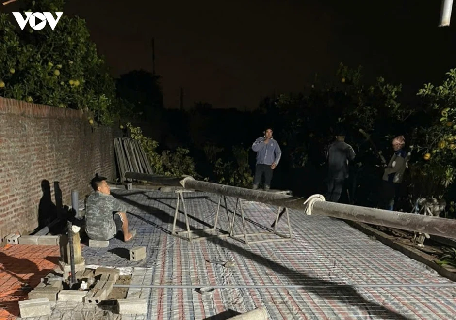 Dựng trường học nơi phên dậu Tổ quốc: Những đêm sáng đèn trên công trường Dựng trường học nơi phên dậu Tổ quốc: Những đêm sáng đèn trên công trường