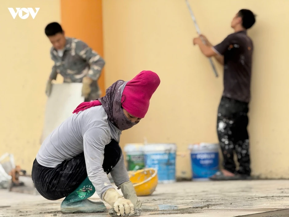 Dựng trường học nơi phên dậu Tổ quốc: Những đêm sáng đèn trên công trường Dựng trường học nơi phên dậu Tổ quốc: Những đêm sáng đèn trên công trường