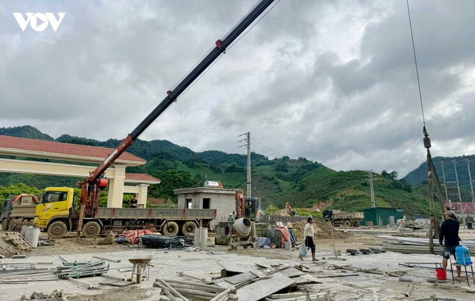 Dựng trường nơi phên dậu Tổ quốc: Nhường ruộng vườn - gieo mầm tương lai Dựng trường nơi phên dậu Tổ quốc: Nhường ruộng vườn - gieo mầm tương lai