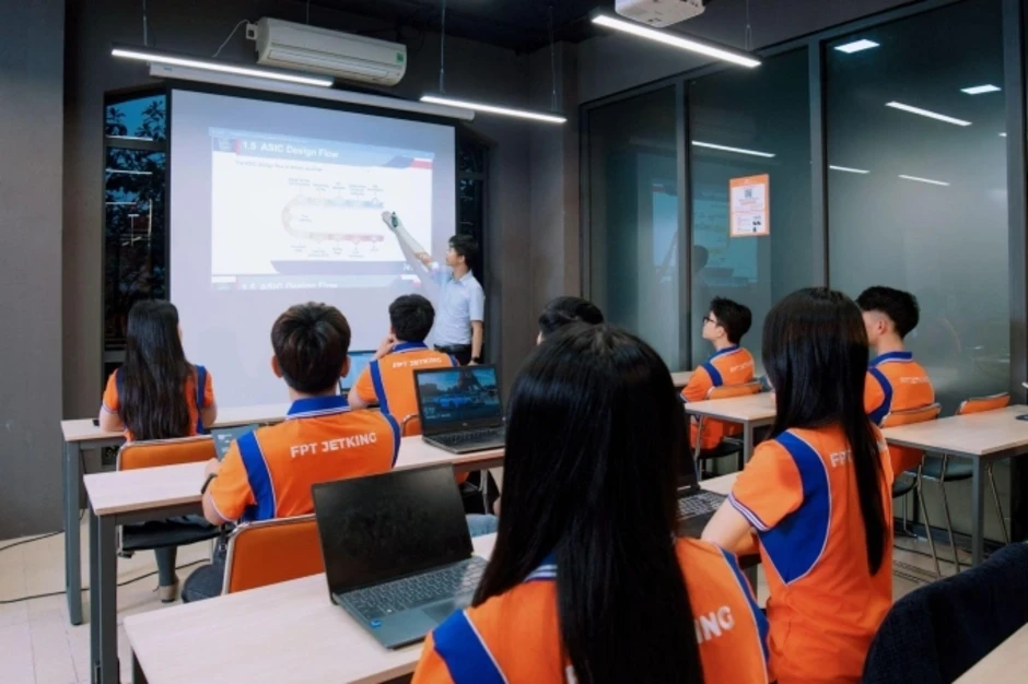 FPT Jetking góp phần đẩy mạnh mục tiêu đào tạo 10.000 kỹ sư bán dẫn FPT Jetking góp phần đẩy mạnh mục tiêu đào tạo 10.000 kỹ sư bán dẫn