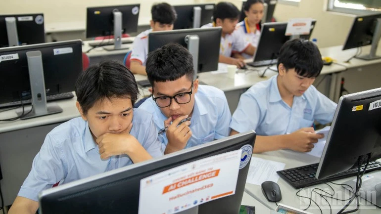 Gần 1.000 thí sinh xuất sắc vào chung kết Kỳ thi Olympic Tin học miền trung-Tây Nguyên Gần 1.000 thí sinh xuất sắc vào chung kết Kỳ thi Olympic Tin học miền trung-Tây Nguyên