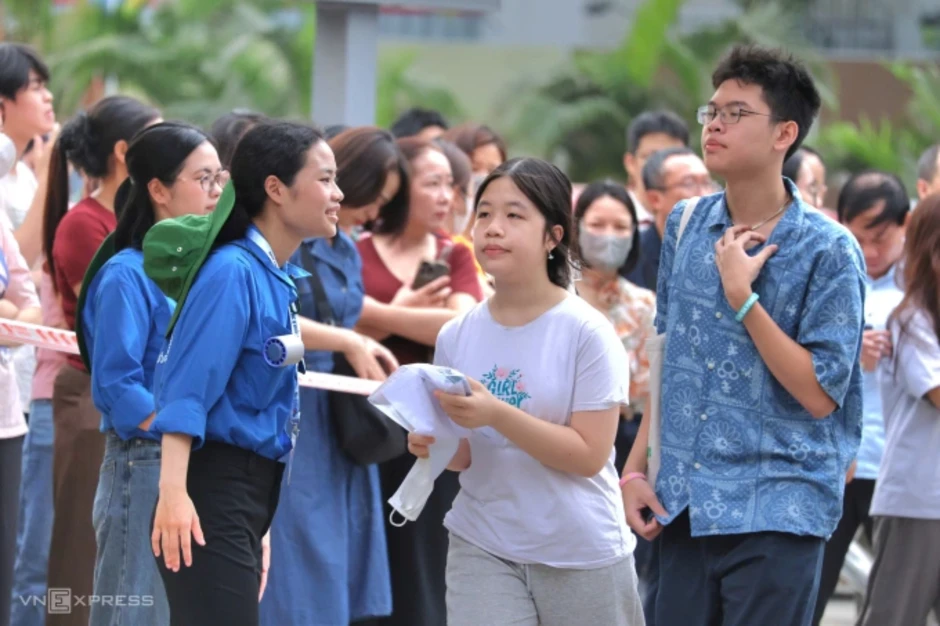 Gần 11.000 thí sinh bắt đầu cuộc đua lớp 10 trường chuyên Gần 11.000 thí sinh bắt đầu cuộc đua lớp 10 trường chuyên