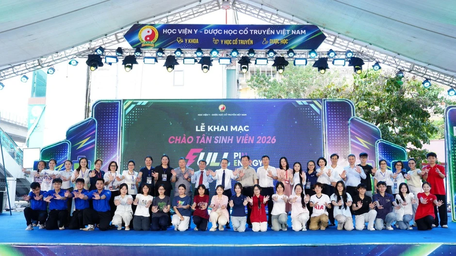 Gần 1.300 tân sinh viên Học viện Y-Dược học cổ truyền Việt Nam bước vào hành trình thầy thuốc tương lai Gần 1.300 tân sinh viên Học viện Y-Dược học cổ truyền Việt Nam bước vào hành trình thầy thuốc tương lai