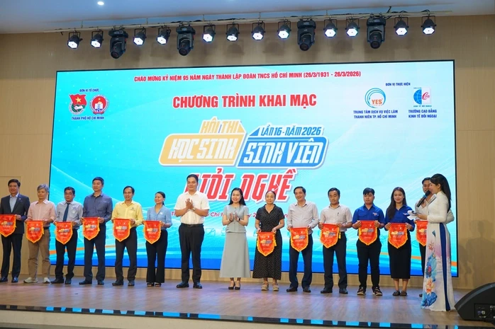 Gần 140 đội với 700 thí sinh tranh tài học sinh, sinh viên giỏi nghề Gần 140 đội với 700 thí sinh tranh tài học sinh, sinh viên giỏi nghề